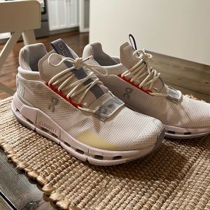 On Cloud Nova Womens size 8